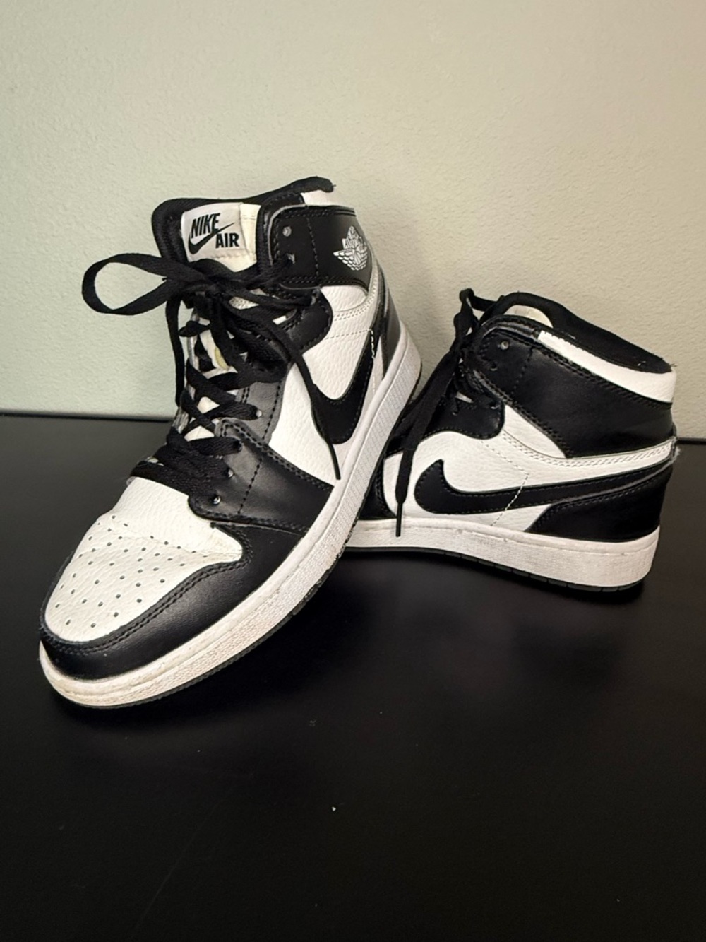 Women’s Nike Air Jordan 1 High - Black & White size 8